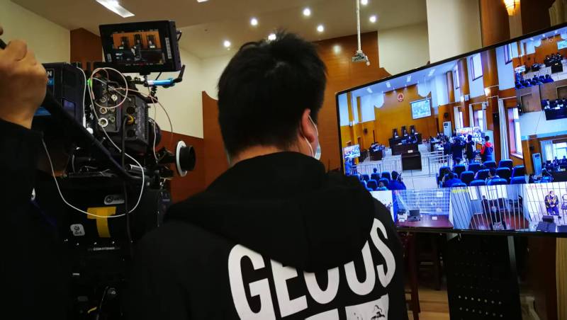 AI生成VS人工创意——潮南区广告片拍摄公司的技术浪漫主义实践